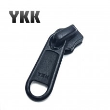Бегунок для молнии №8, YKK, Черный (длинный пуллер) Бегунок для молнии №8, YKK, Черный (длинный пуллер)
